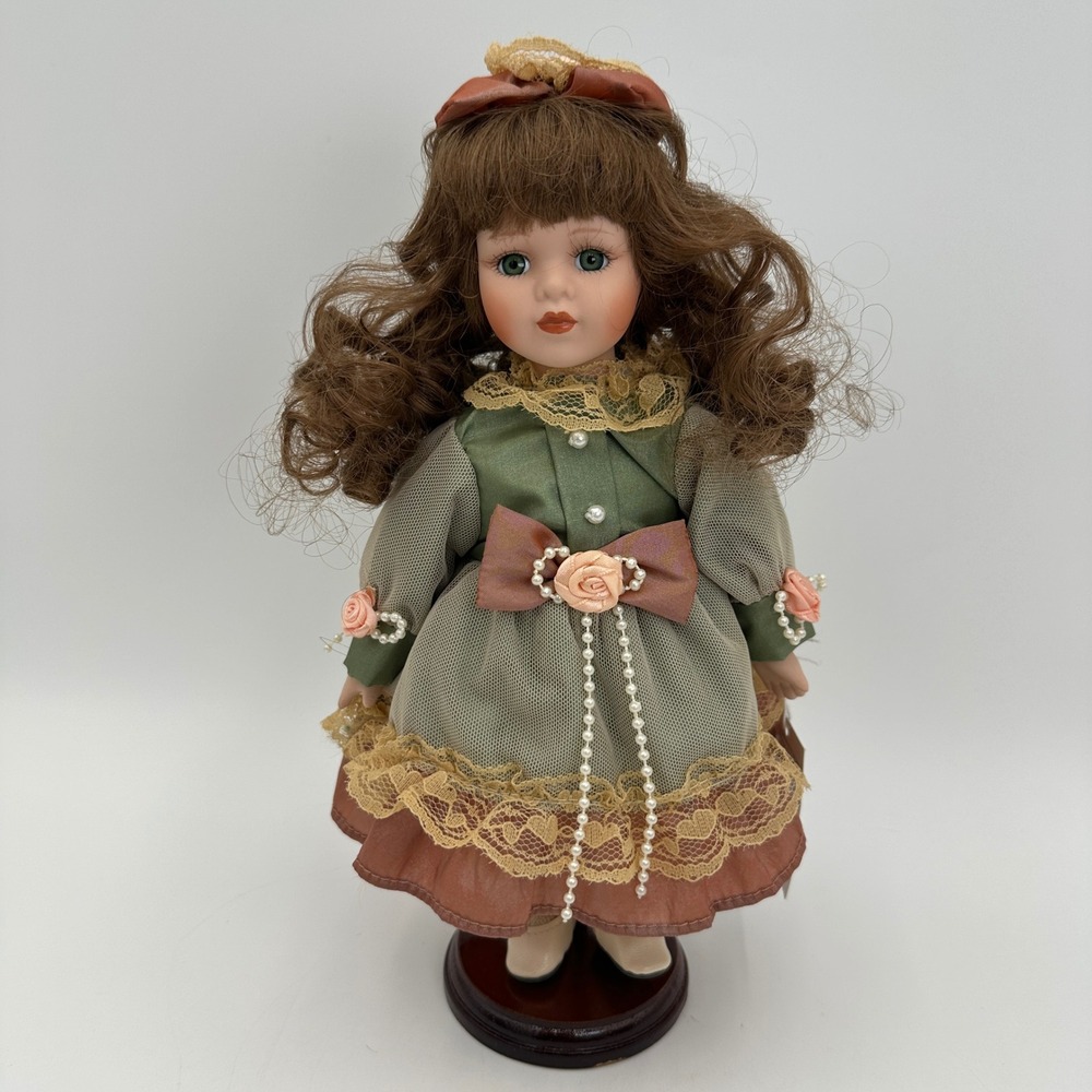 Geppeddo Porcelain Doll Unisex 11" Green Victorian Lace Dress B10817 Wood Stand